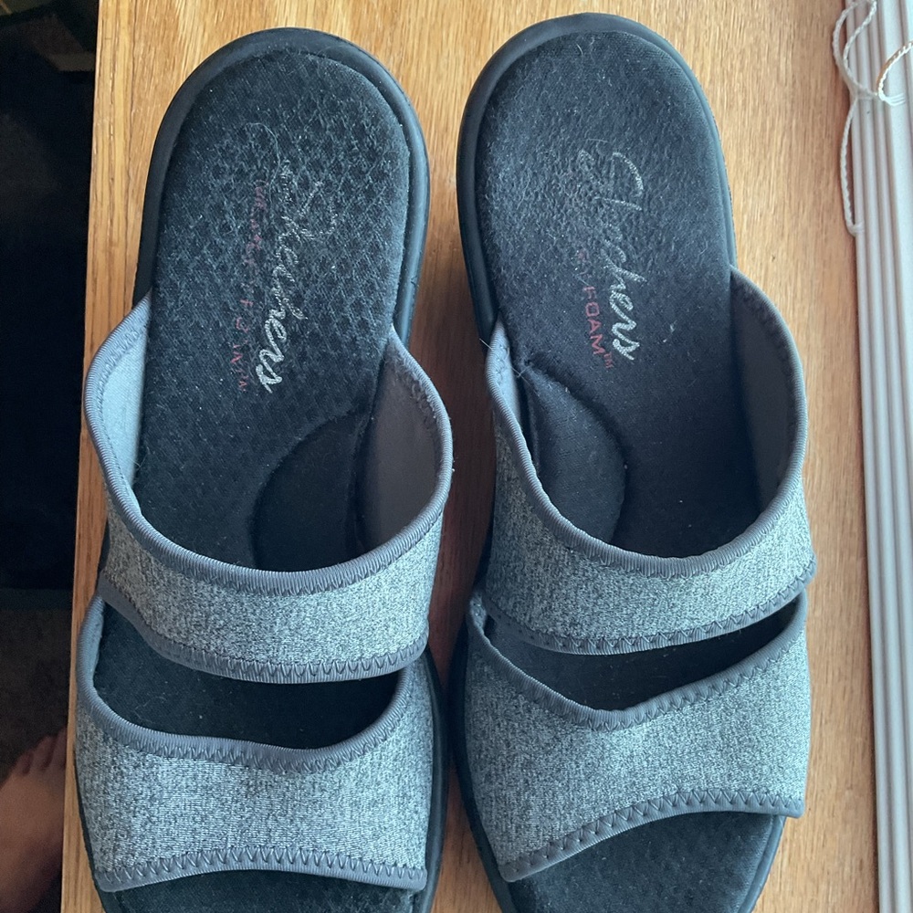 Skechers Women's Black and Gray Slide Sandals